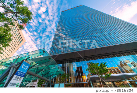 日本の東京都市景観　赤坂駅（出入口）などを望む 78916804