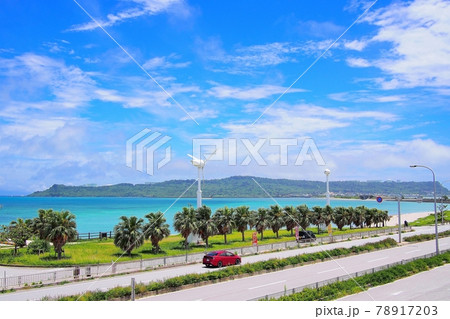 【沖縄】海中道路とビーチの風景 78917203