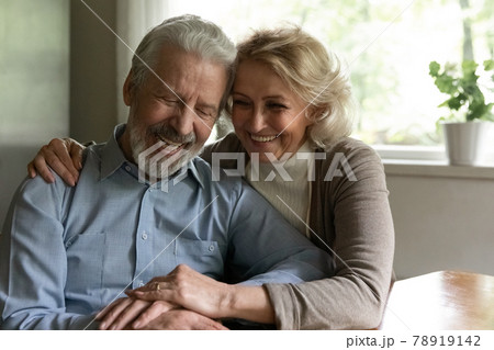Happy old couple enjoy maturity together at home 78919142
