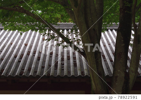 日本建築、瓦葺きの屋根 78922591