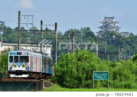 伊賀上野城と伊賀鉄道のふくにん列車 78924481