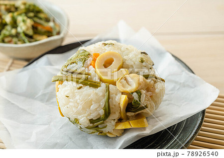 山菜おこわのおにぎり 78926540