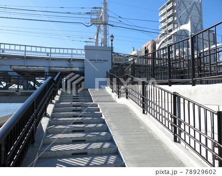 すみだリバーウォークの入口（浅草側） 78929602