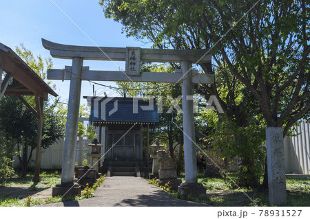 成田空港　東峰神社の鳥居と本堂 78931527
