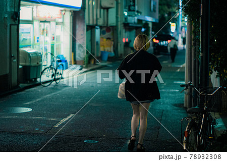 緊急事態宣言下の新宿ゴールデン街 78932308