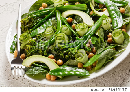 Green vegetable salad of broccoli and snow peas 78936137