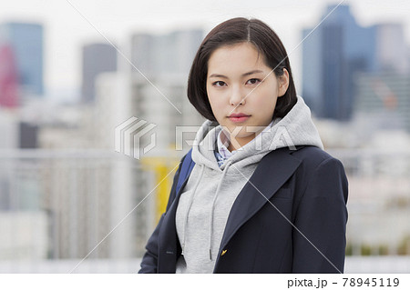 制服の高校生 78945119