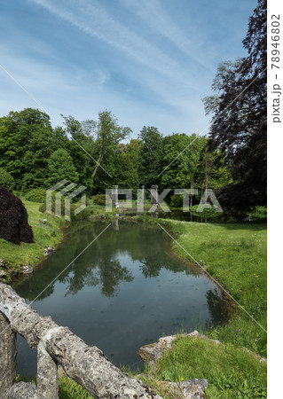 Belgium, Brussels, the pond of the ruins seen from the pontoon Belgium, Brussels, the pond of the ruins seen from the pontoon 78946802
