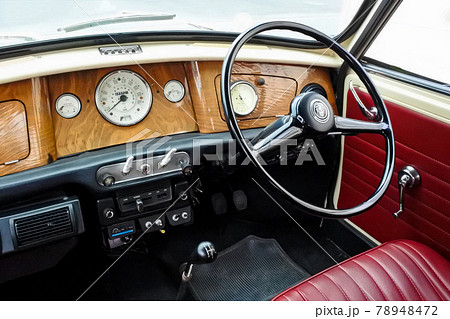 レトロなクラシックカー のミニクーパー 78948472