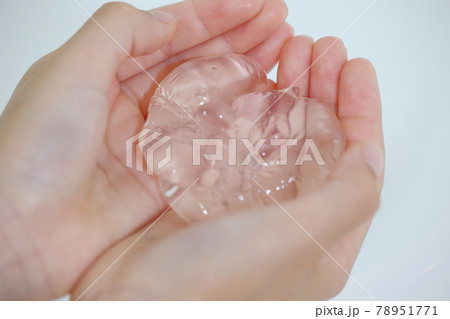 透明なゼリー状の物体 78951771
