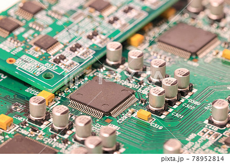 正方形の半導体と長方形の半導体 78952814