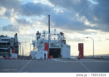 大函丸　夕方の乗船前　函館港 78952826