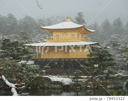 金閣寺雪景色 78953322