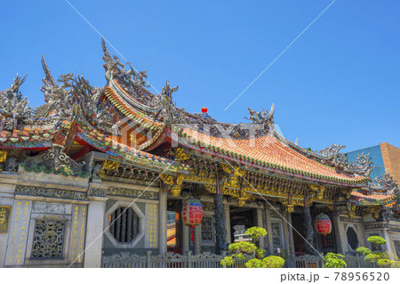 People sightseeing around Longshan Temple in Taipei, Taiwan 78956520
