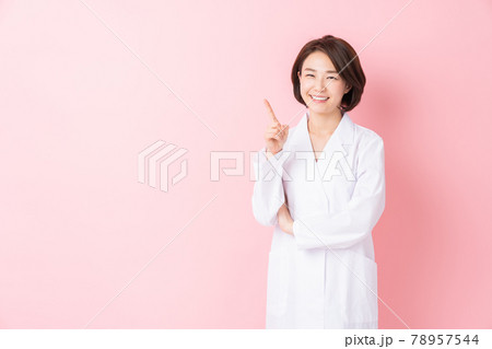 白衣の女性 白衣の女性 78957544