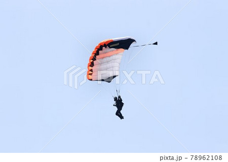 蝶のように舞い大空へ…夢の空中散歩♪ スカイスポーツの雄『スカイダイビング』 蝶のように舞い大空へ…夢の空中散歩♪ スカイスポーツの雄『スカイダイビング』 78962108