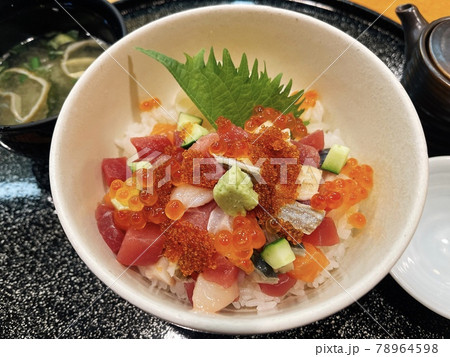 海鮮丼 78964598