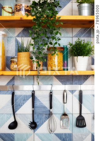 A variety of pasta in containers-cans with bulk products stand on shelves 78965000