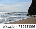 小浦海岸の波打ち際の風景　断崖に寄せる波　（千葉県　御宿町） 78965666