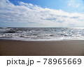 小浦海岸の波打ち際の風景　水平線と青い空　（千葉県　御宿町） 78965669