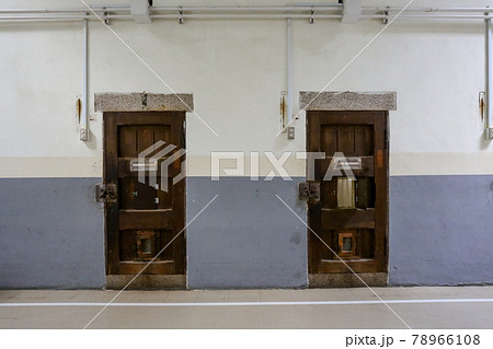 古い監獄の扉(奈良市・奈良) 78966108