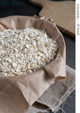 Oat flakes in a bowl Oat flakes in a bowl 78966403