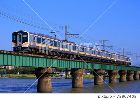 白山鉄橋を渡るE129系電車 78967408