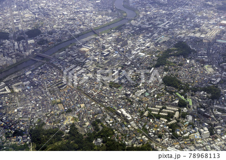 東急東横線の大倉山駅上空から綱島駅方向を空撮 78968113