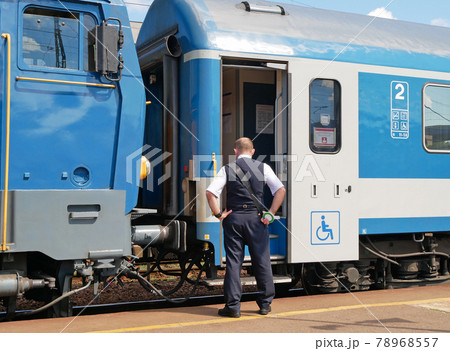 Passenger train at the station platform 78968557