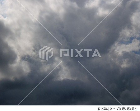 梅雨空の暗黒雲 78969587