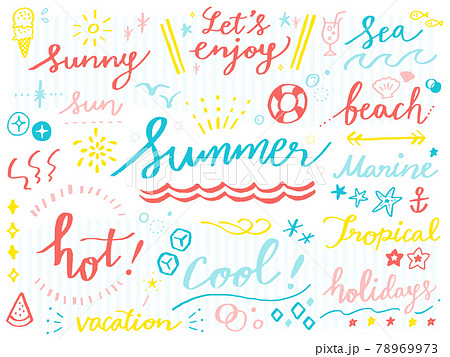 夏の筆記体 英語手描き文字セット マリンカラー チョーク風 のイラスト素材