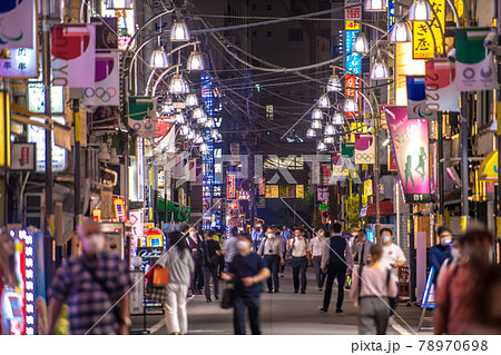 日本の東京都市景観 まん延防止初日。条件付き酒類提供解禁…多くの人出=6月21日20時過ぎ、新橋 日本の東京都市景観 まん延防止初日。条件付き酒類提供解禁…多くの人出=6月21日20時過ぎ、新橋 78970698