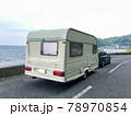 キャンピングカーでアウトドアキャンプを楽しむ休日 78970854