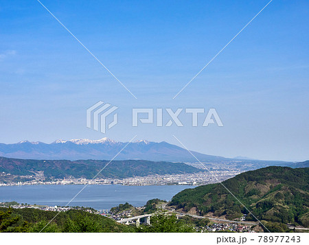 5月上旬、岡谷市の塩嶺王城パークライン展望広場から八ヶ岳・諏訪湖を望む 5月上旬、岡谷市の塩嶺王城パークライン展望広場から八ヶ岳・諏訪湖を望む 78977243