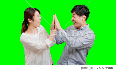 応援する男女　クロマキー合成	 78979906