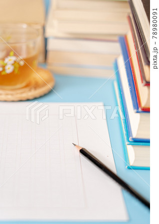 読書感想文と原稿用紙 読書感想文と原稿用紙 78980091