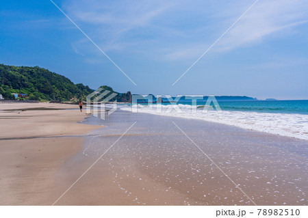 （静岡県）南国情緒溢れるビーチ、伊豆下田の吉佐美大浜海水浴場 78982510
