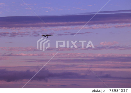 プロペラ機の離陸 78984037