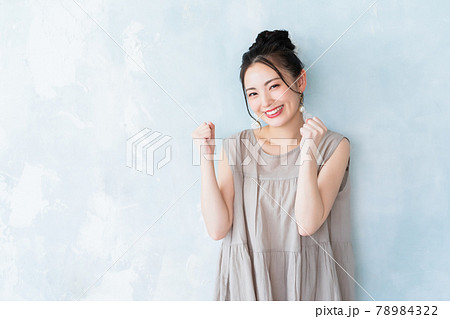 20代女性の応援 78984322