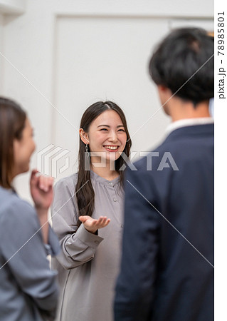 ビジネス オフィス 会議 相談 ビジネスマン 女性 ビジネス オフィス 会議 相談 ビジネスマン 女性 78985801