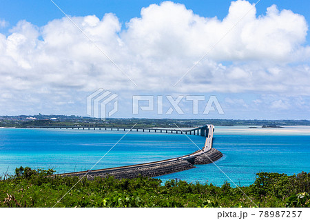 沖縄県宮古島、青空と伊良部大橋・日本 78987257