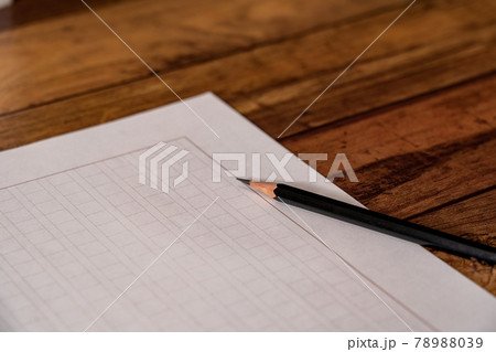 原稿用紙と鉛筆 原稿用紙と鉛筆 78988039