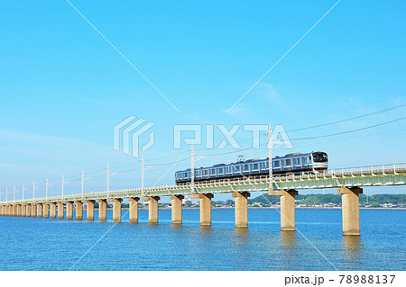 茨城県 青空の北浦橋梁を走る電車 茨城県 青空の北浦橋梁を走る電車 78988137