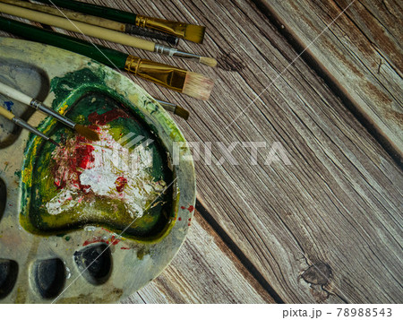 The palette color and brush on wood table for eduction concept The palette color and brush on wood table for eduction concept 78988543