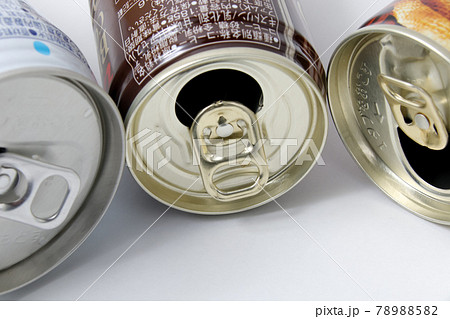 アルミ缶 空き缶 缶 飲み物 飲料水 ジュース アルミニウム かん アルミ 飲料の写真素材 75