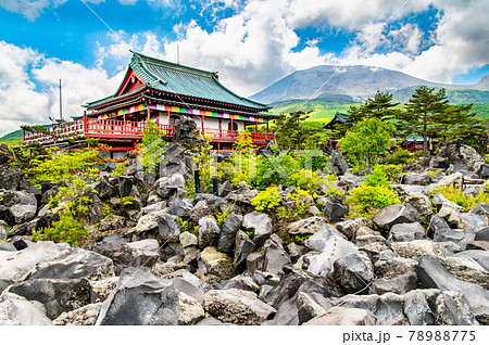 群馬県嬬恋村 鬼押出し園（浅間山観音堂）の写真素材 [78988775] - PIXTA