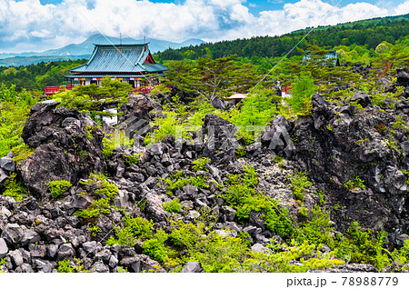 群馬県嬬恋村 鬼押出し園(浅間山観音堂) 群馬県嬬恋村 鬼押出し園(浅間山観音堂) 78988779