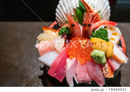 海鮮丼の宝箱　石川県金沢市近江市場山さん寿司  78989935