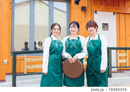 カフェ・飲食店・喫茶店・レストランのスタッフ 78990350