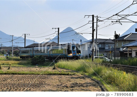 讃岐富士をバックに走る南風号 讃岐富士をバックに走る南風号 78990683
